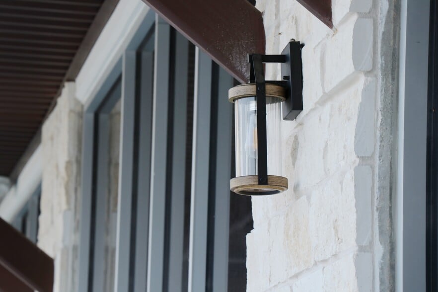 More Photos Of 9889 United Drive, Houston Office For Sale