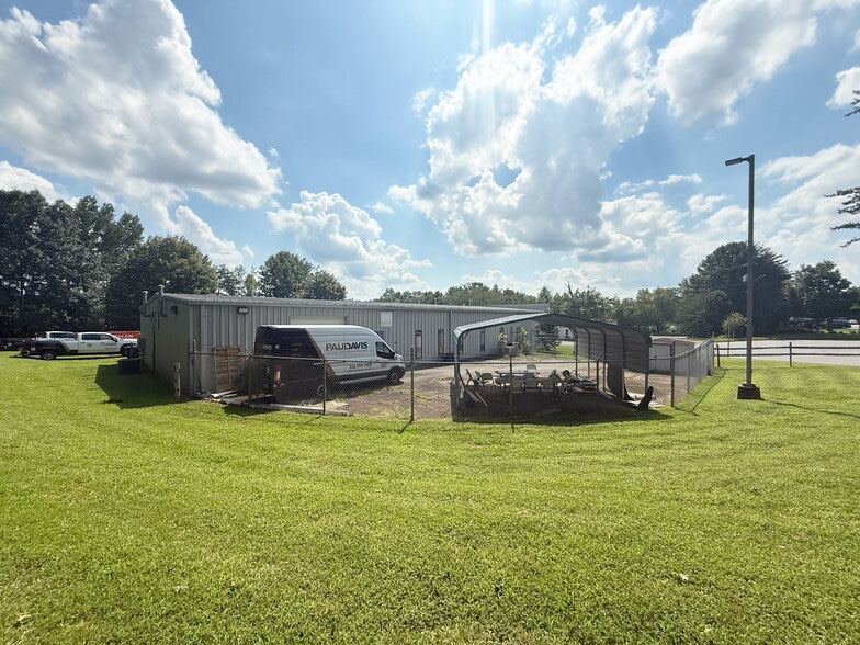 More Photos Of 130 Back Forty Dr, Winston-Salem Flex For Lease