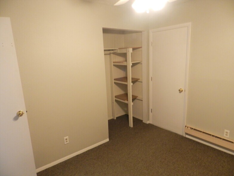 More Photos Of 445 Kristen Ct, Montrose Warehouse For Sale