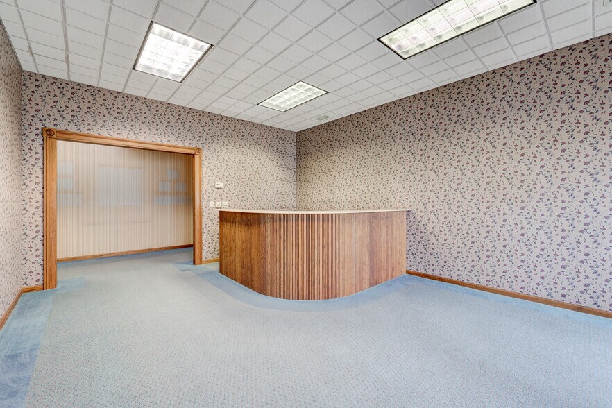 More Photos Of 309 South St, Pella Industrial For Sale