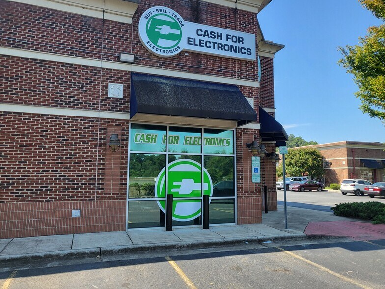 More Photos Of 2524 E Franklin Blvd, Gastonia General Retail For Lease