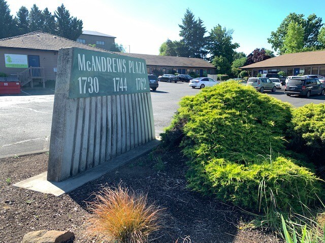 More Photos Of 1744 E Mcandrews Rd, Medford Medical For Sale