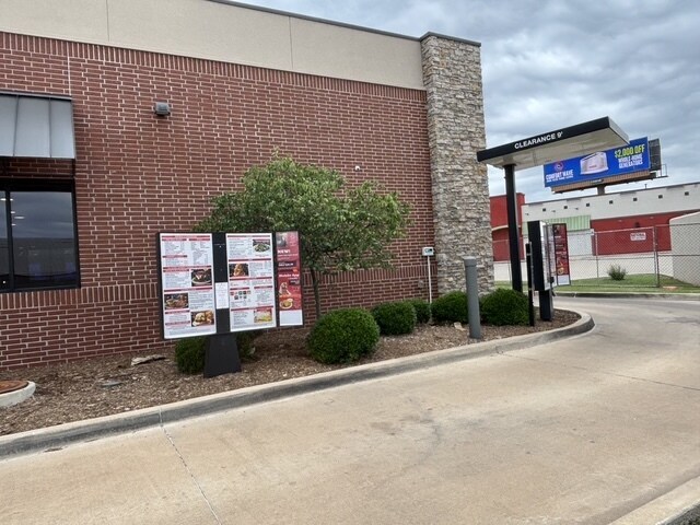 More Photos Of 6629 NW Expressway, Oklahoma City Fast Food For Lease