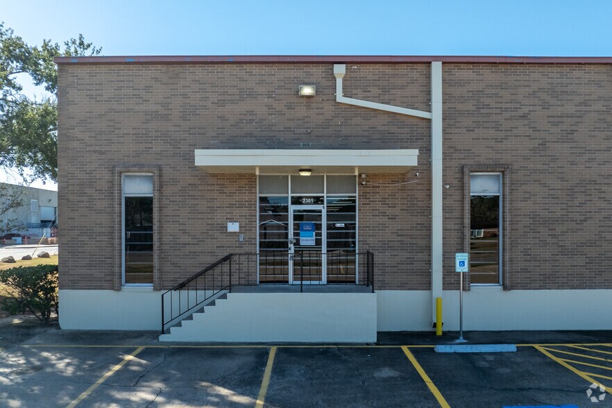 More Photos Of 2301-2399 Minimax Dr, Houston Warehouse For Lease