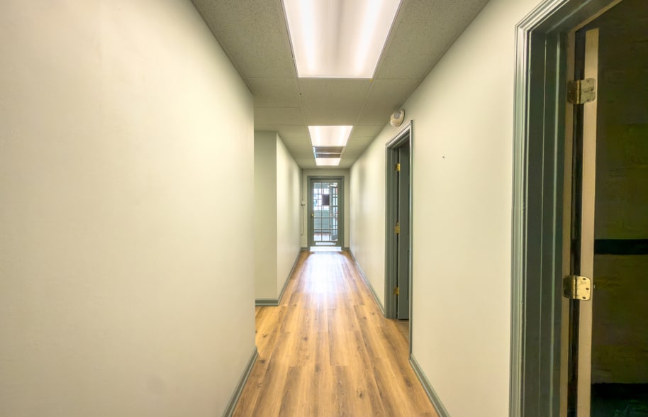 More Photos Of 6704 Williamson Rd, Hollins Storefront For Sale