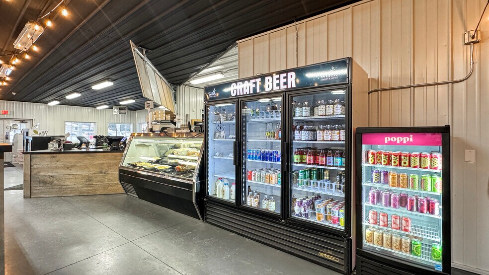 More Photos Of 916 S Mitchell St, Cadillac Restaurant For Sale