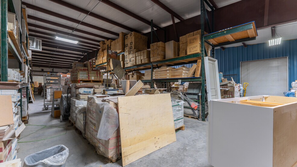 More Photos Of 19850 Houston Rd, Lebanon Showroom For Sale