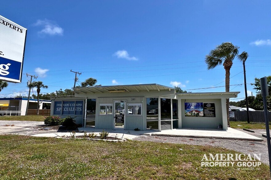 More Photos Of 240 N Tamiami Trl, Osprey Freestanding For Sale