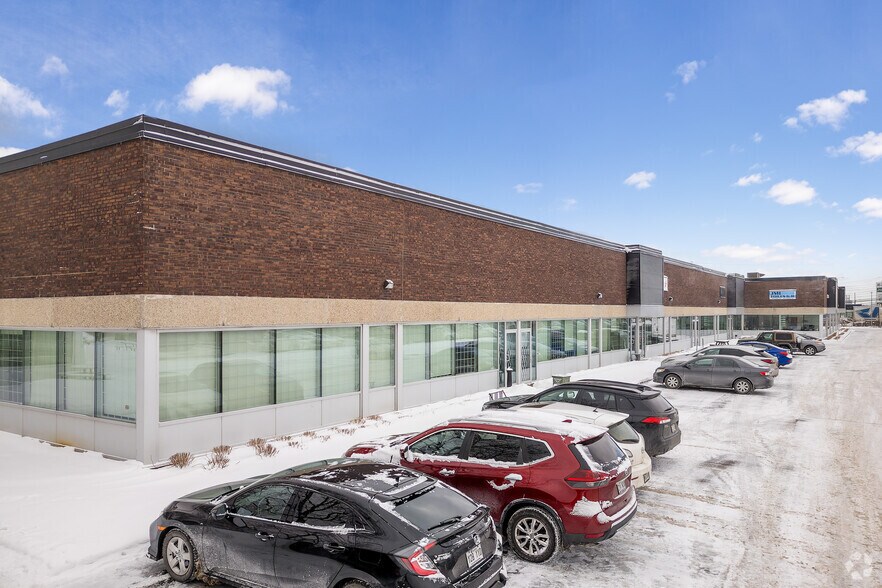 More Photos Of 2401-2465 Ave 46th, Montréal Warehouse For Lease