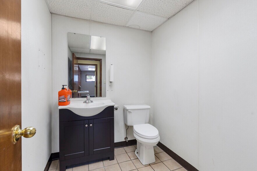 More Photos Of 2752 E Kearney St, Springfield Freestanding For Sale