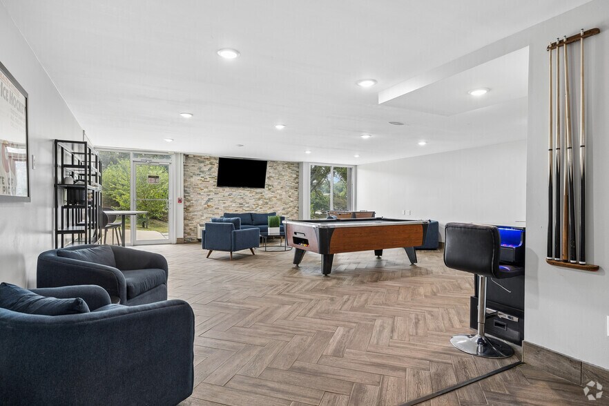More Photos Of 1722 N Walnut St, Bloomington Apartments For Sale