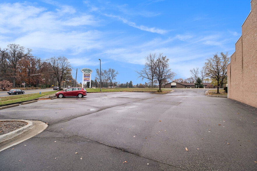More Photos Of 1400 Scott Lake Rd, Waterford Office For Lease