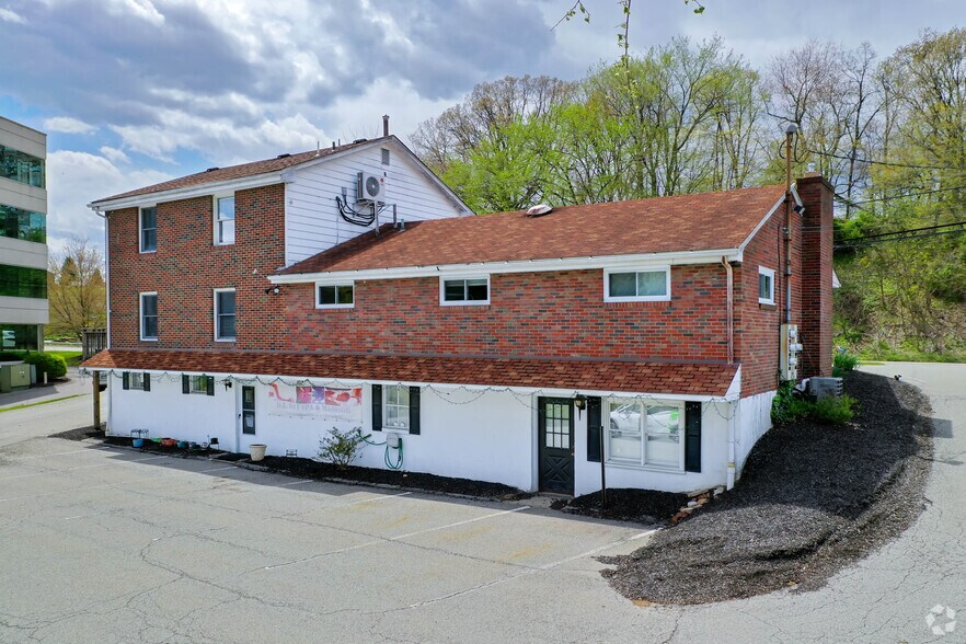 More Photos Of 2560 Brandt School Rd, Wexford Office For Sale