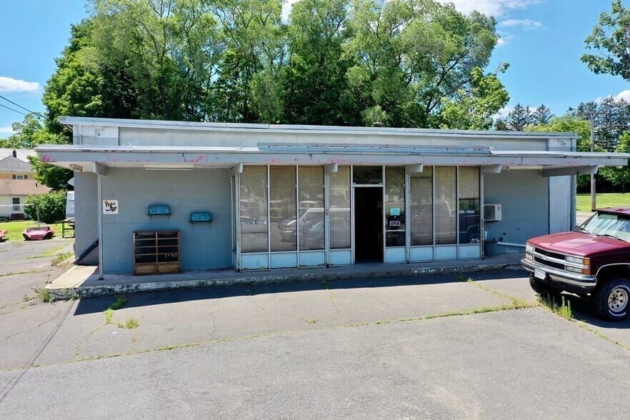More Photos Of 31-33 Chapel St, Northampton Auto Repair For Sale