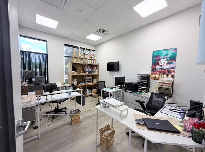 More Photos Of 6769 Curtis St, Orlando Warehouse For Lease