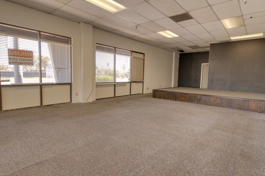 More Photos Of 13611-13663 N 32nd St, Phoenix Storefront For Lease