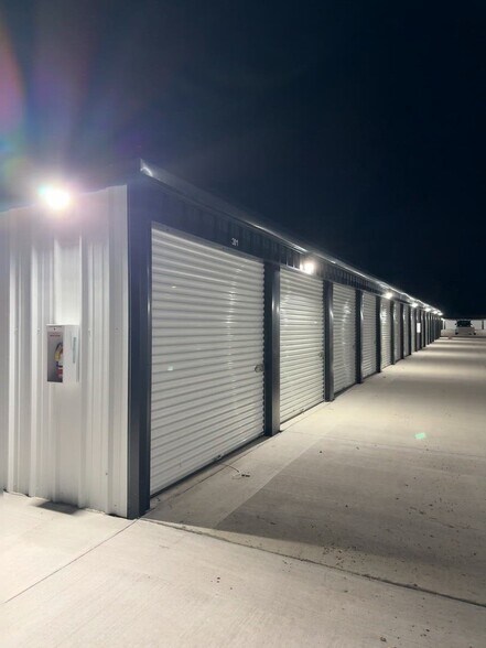 More Photos Of 1308 Adair Ct SW, Cedar Rapids Self Storage For Sale