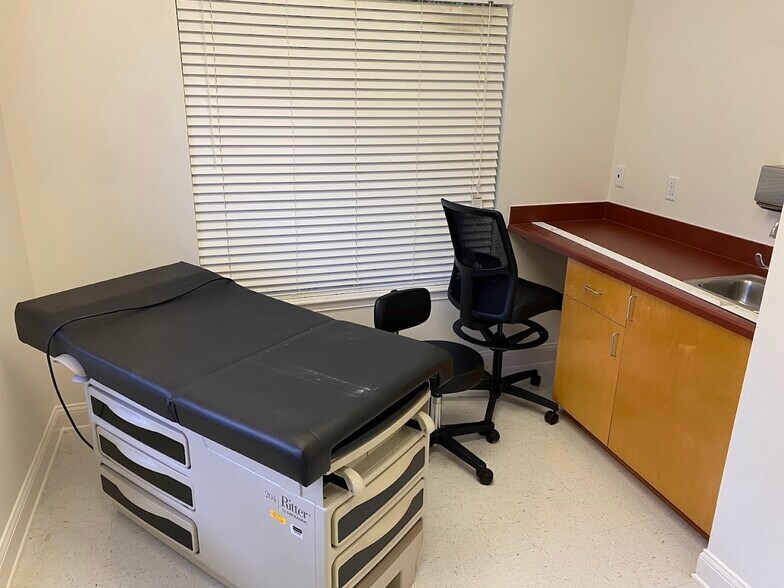 More Photos Of 4745 Sutton Park Ct, Jacksonville Office For Sale