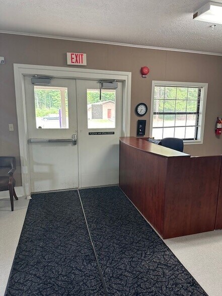 More Photos Of 195 James Carlow Dr, New Boston Office For Sale