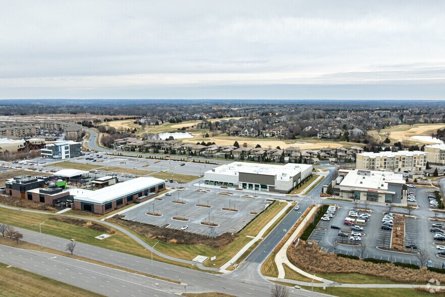 More Photos Of 5601 W 135th St, Overland Park Freestanding For Lease