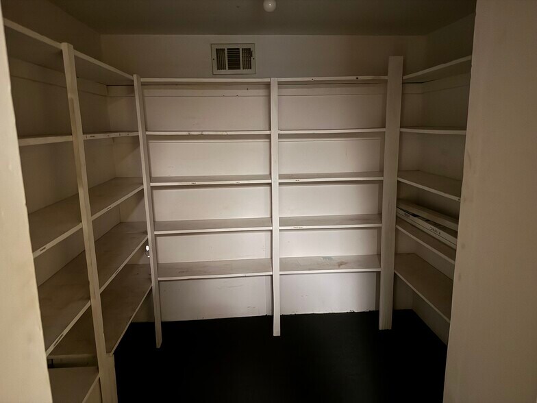 More Photos Of 4745 Fannett Rd, Beaumont Industrial For Lease