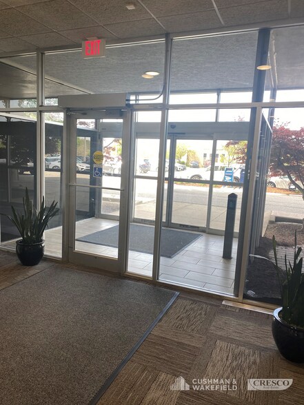 More Photos Of 5755 Granger Rd, Independence Office Residential For Lease