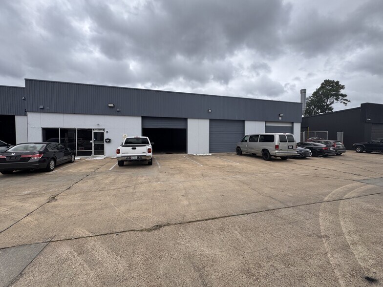 Primary Photo Of 6261 Richmond Ave, Houston Unknown For Lease