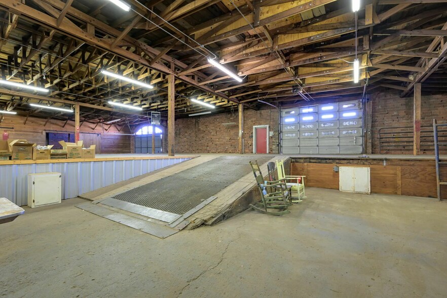 More Photos Of 904 S Grant St, Amarillo Distribution For Lease