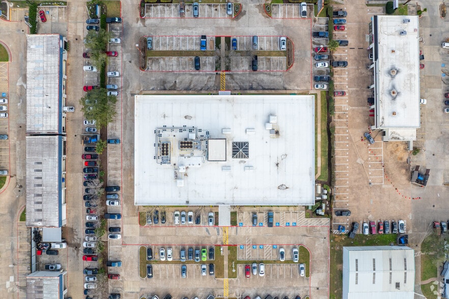 More Photos Of 711 W Bay Area Blvd, Webster Office For Lease