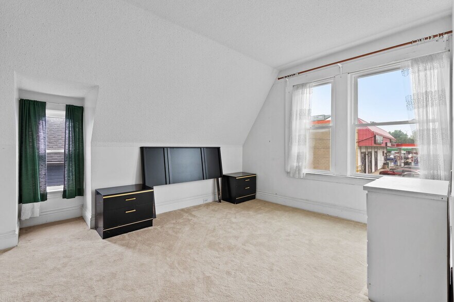 More Photos Of 44 Park St, Port Colborne Multifamily For Sale