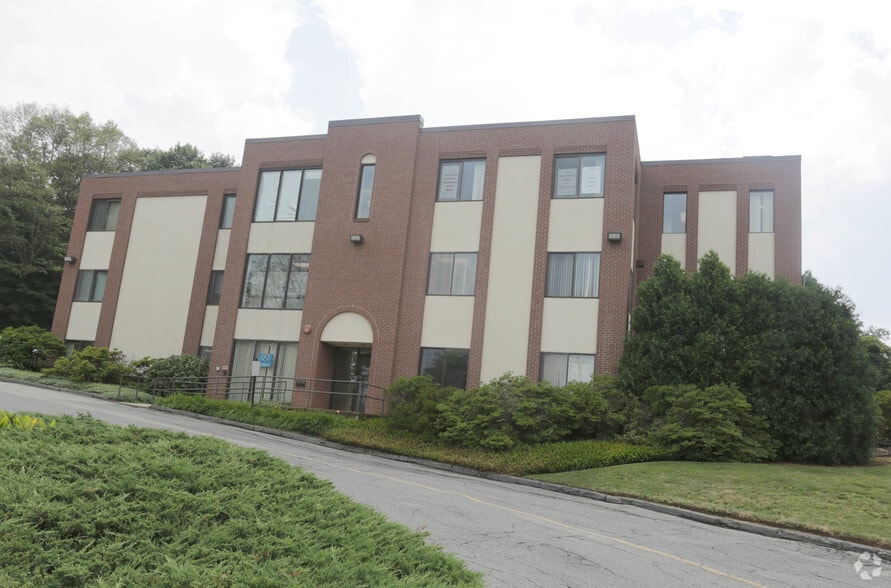More Photos Of 320 Bolton St, Marlborough Healthcare For Lease