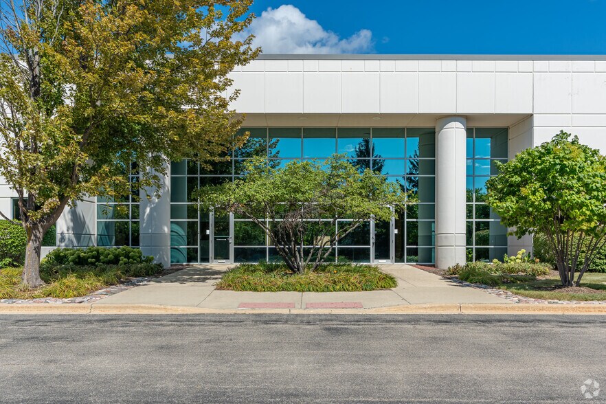 More Photos Of 3540-3630 Amhurst Pky, Waukegan Manufacturing For Lease