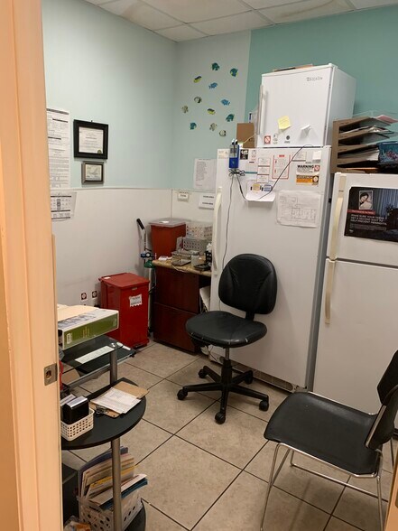 More Photos Of 5797 Washington Blvd, Culver City Showroom For Lease