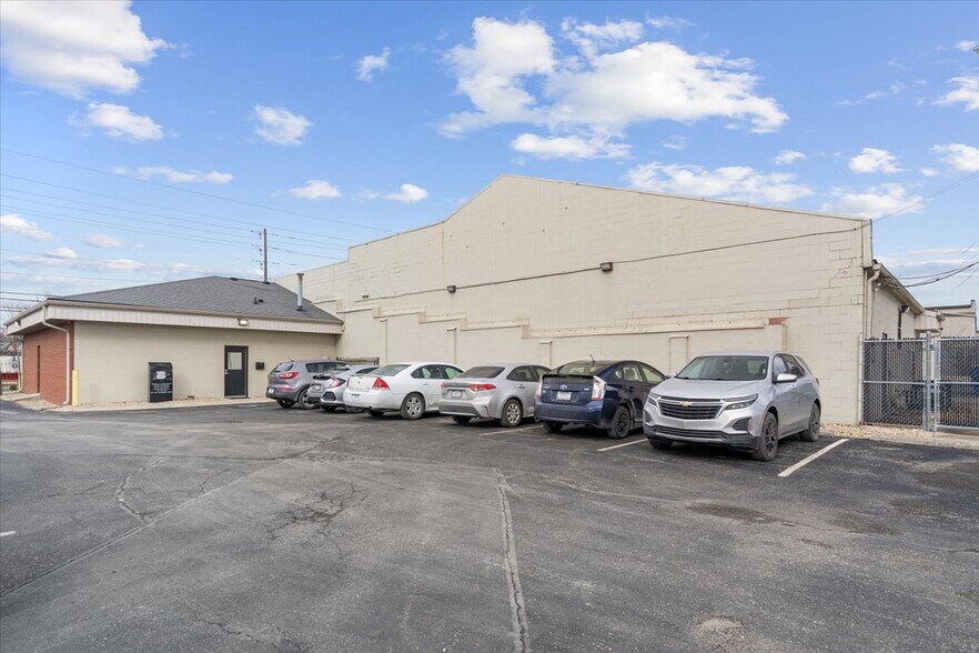 More Photos Of 1415 Shelby St, Indianapolis Office For Sale