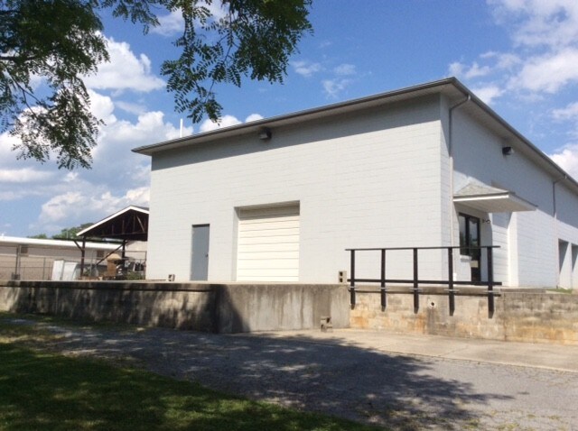 More Photos Of 16 Germay Dr, Wilmington Warehouse For Lease