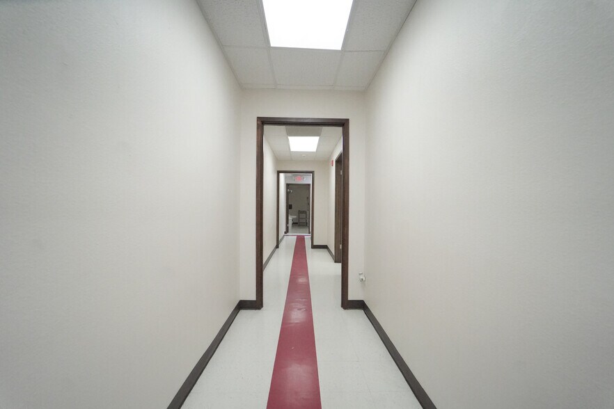 More Photos Of 402 E Guadalupe St, Victoria Freestanding For Sale