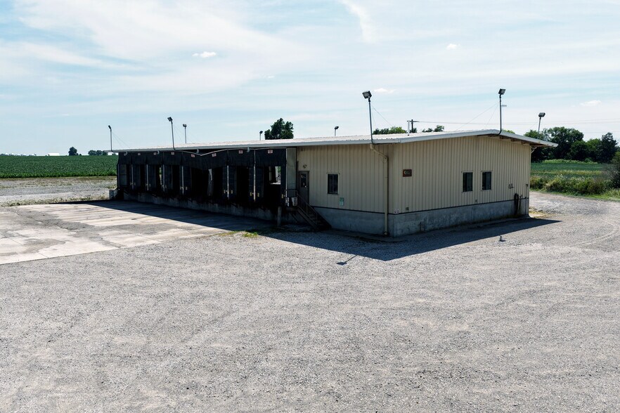 More Photos Of 5601 IN-32, Crawfordsville Truck Terminal For Lease