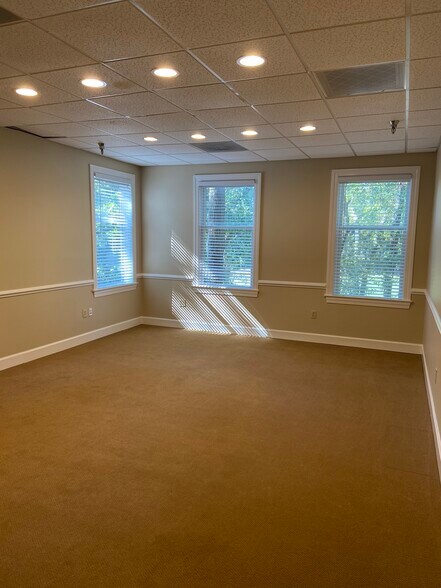 More Photos Of 1000 Main St, Hilton Head Office For Lease