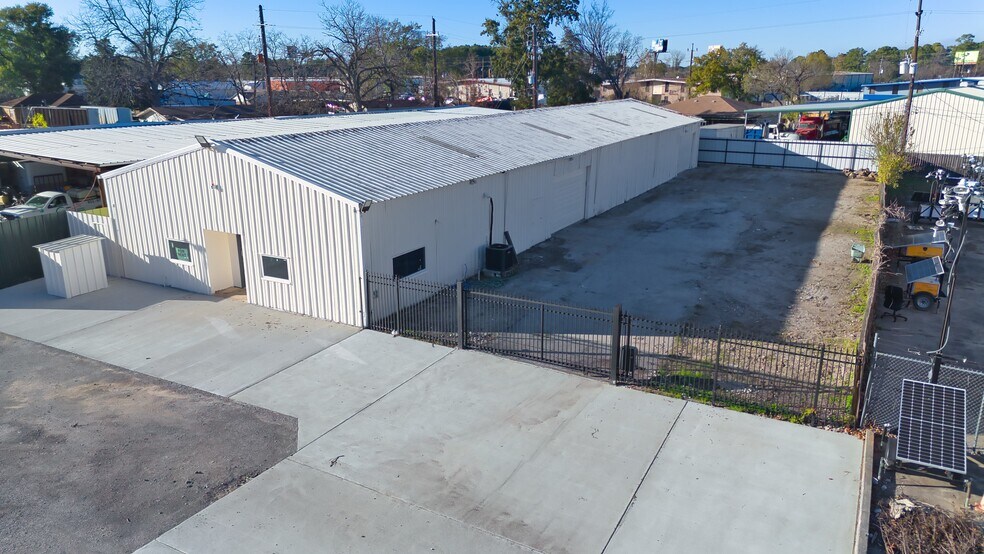 More Photos Of 9206 Thomasville Dr, Houston Warehouse For Sale