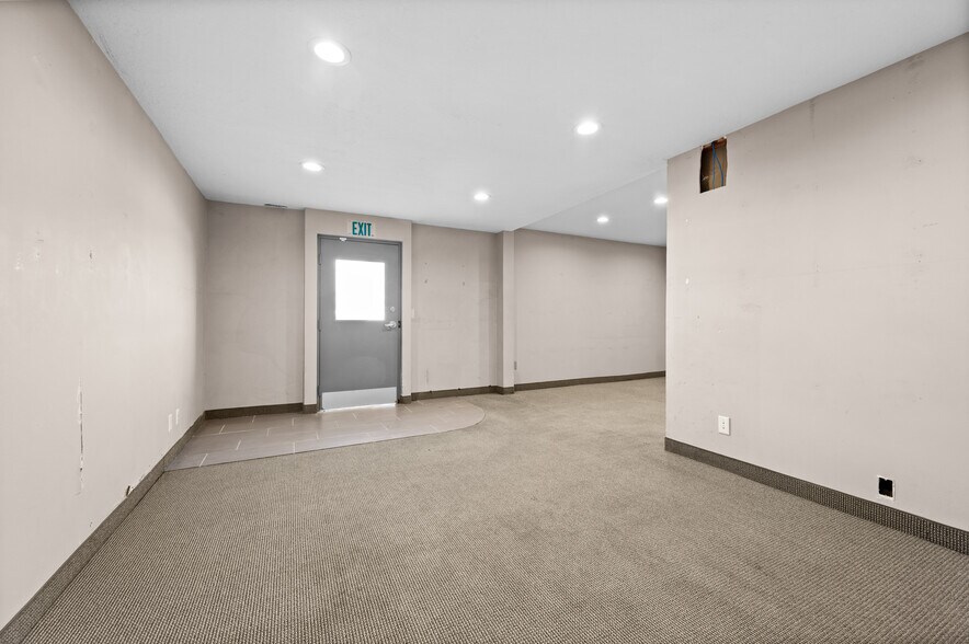 More Photos Of 4375 W Copper Hills Pky, West Jordan Warehouse For Lease