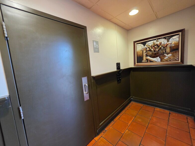 More Photos Of 2813 W Walnut St, Rogers Restaurant For Sale