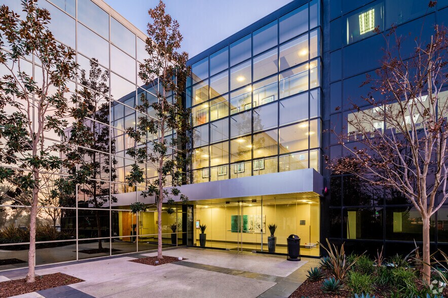 More Photos Of 3300 Irvine Ave, Newport Beach Medical For Lease