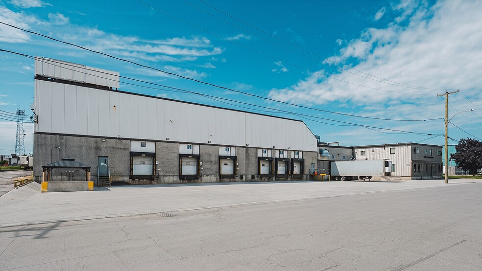 More Photos Of 3280 Rue Marconi, Mascouche Distribution For Sale