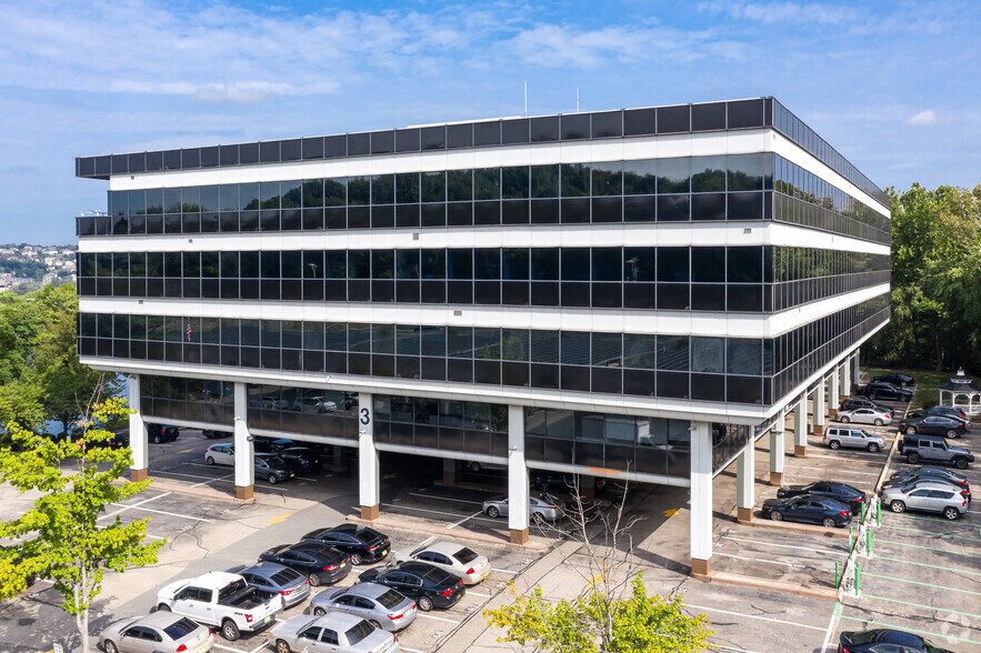 More Photos Of 3 Garret Mountain Plz, Woodland Park Office For Lease