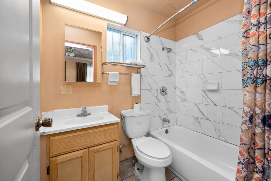 More Photos Of 451 E Vernon Ave, Los Angeles Hotel For Sale