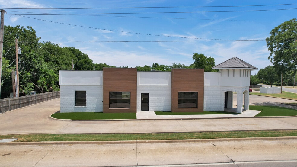 More Photos Of 1702-1708 N Commerce St, Ardmore General Retail For Lease