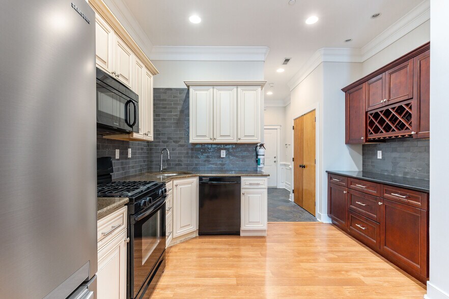 More Photos Of 4557 Manayunk Ave, Philadelphia Apartments For Sale