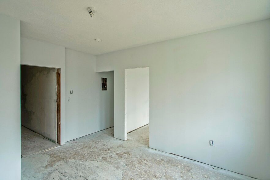 More Photos Of 445-447 High St, Holyoke Storefront Retail Residential For Sale