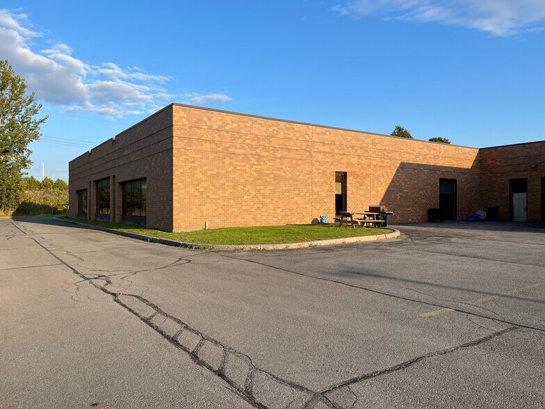 More Photos Of 6007 Fair Lakes Rd, East Syracuse Office For Sale
