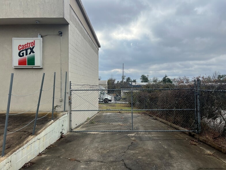More Photos Of 5826 Columbus Rd, Macon-Bibb Flex For Lease
